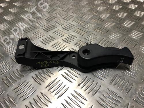 Poignée intérieure BMW 1 (F21) 118 d (150 hp) 24321843