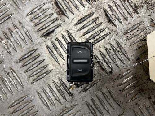 Used Left front window switch DACIA SANDERO II TCe 90 (B8M1, B8MA, B8AC) (90 hp) 31204612