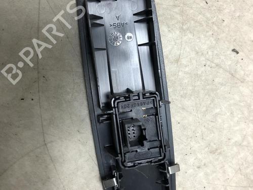 Used Right front window switch RENAULT LAGUNA III (BT0/1) 1.5 dCi (BT00, BT0A, BT0T, BT1J) (110 hp) 20620525