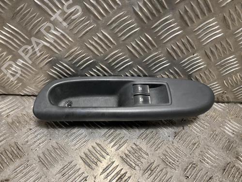 Used Left front window switch RENAULT CLIO II (BB_, CB_) 1.2 16V (BB05, BB0W, BB11, BB27, BB2T, BB2U, BB2V, CB05,... (75 hp) 31021663