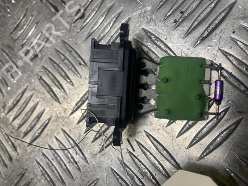 Used Heater resistor Heater resistor PEUGEOT 5008 (0U_, 0E_) 2.0 HDi 150 / BlueHDi 150 (150 hp) 32784846 32784846