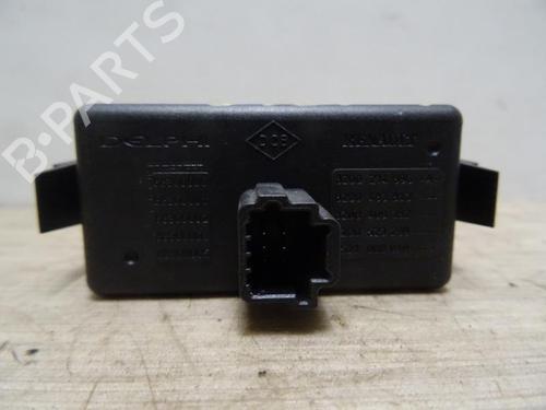 Used Warning switch RENAULT CLIO III Grandtour (KR0/1_) 1.5 dCi (KR0F) (86 hp) 13228876