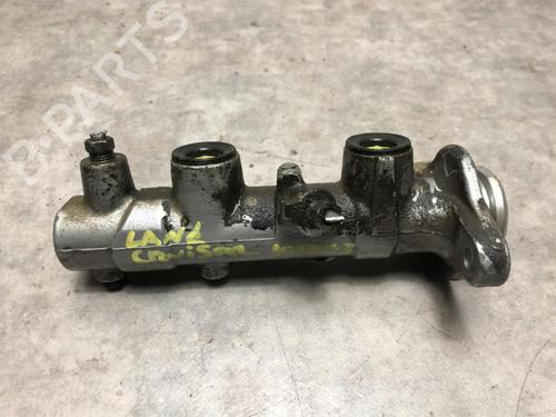 Used Brake master cylinder TOYOTA LAND CRUISER 90 (_J9_) 3.0 TD (KZJ90_, KZJ95_, KZJ90R, KZJ95R, KZJ90W, KZJ95W) (125 hp) 20620083