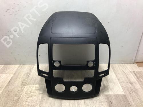 Used Middle console HYUNDAI i30 (FD) 1.6 CRDi (116 hp) 23034958