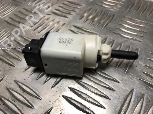 Used Switch PEUGEOT 2008 II (UD_, US_, UY_, UJ_, UR_, UC_) 1.5 BlueHDI 100 (102 hp) 23873804