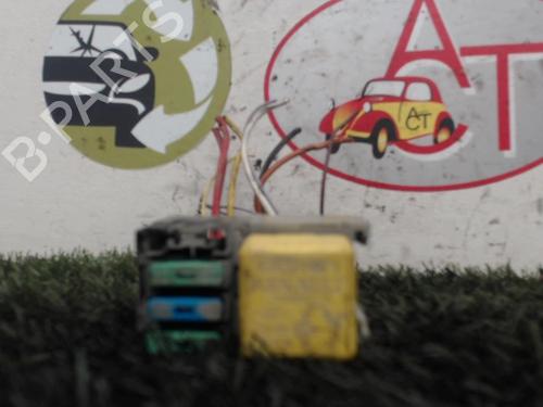 Used Fuse box RENAULT TRAFIC II Van (FL) 2.5 dCi 135 (FL0D) (135 hp) 12964280