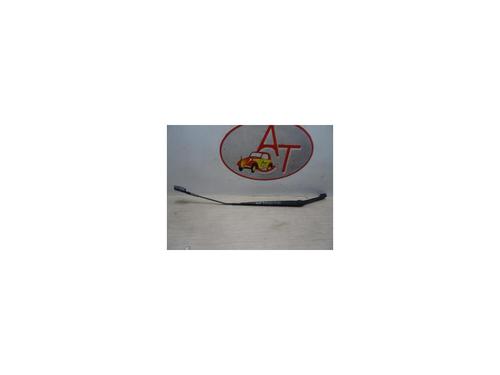 Used Front windshield wiper arm FIAT TIPO Hatchback (356_, 357_) 1.4 (356HXF1B) (120 hp) 23067931