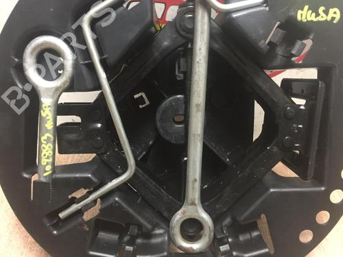 Used Jack Kit LANCIA MUSA (350_) 1.3 D Multijet (350.AXB11, 350.AXB1A) (70 hp) 31197433