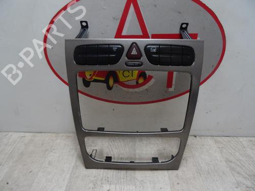 Midtkonsoll MERCEDES-BENZ C-CLASS Coupe (CL203) C 220 CDI (203.706) (143 hp) 13136062