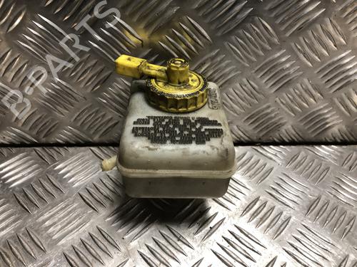 Used Brake fluid reservoir Brake fluid reservoir VW GOLF IV (1J1) 1.4 16V (75 hp) 34415861 34415861
