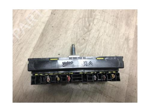 Fuse box PEUGEOT 308 I (4A_, 4C_) 1.6 HDi | BP20612886E1 