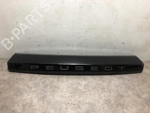 Used Tailgate trim PEUGEOT 2008 II (UD_, US_, UY_, UJ_, UR_, UC_) 1.5 BlueHDI 130 (131 hp) 20625423