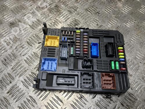 Used Fuse box Fuse box CITROËN C3 III Van (SX_, SY_) BlueHDi 100 (102 hp) 33917474 33917474