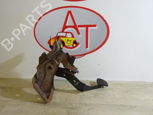 Pedal travão NISSAN X-TRAIL I (T30) 2.2 Di 4x4 (114 hp) 13036688