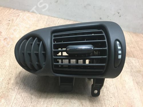 Used Air vent MERCEDES-BENZ C-CLASS (W203) C 270 CDI (203.016) (170 hp) 13110651