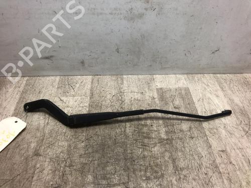Used Front windshield wiper arm PEUGEOT 106 I (1A, 1C) 1.1 (60 hp) 20624454