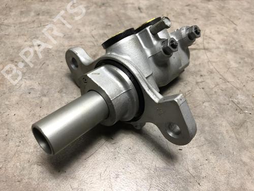 Used Brake master cylinder FIAT 500 C (312_) 1.0 Mild Hybrid (312.AYD1B) (69 hp) 23036207