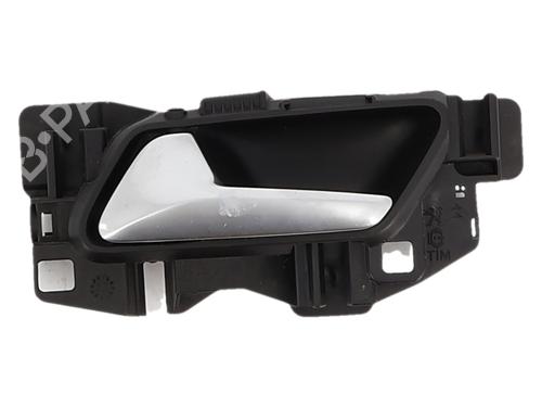 Used Front left interior door handle Front left interior door handle 37090742 37090742