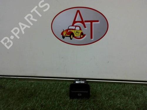 Used Electric handbrake MERCEDES-BENZ GLA-CLASS (X156) GLA 180 CDI / d (156.912) (109 hp) 13037194