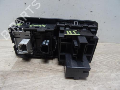 switch-renault-megane-iii-hatchback-bz01_-b3_-15-dci-bz09-bz0d-bz1w-bz29-bz14-2008-12964470 main image