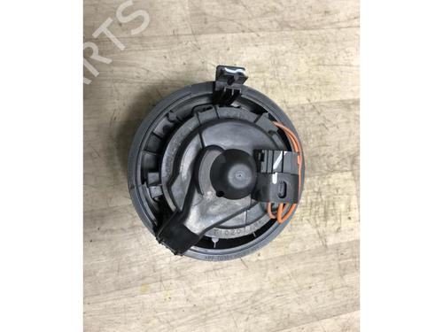 Heater blower motor RENAULT CLIO IV (BH_) 1.5 dCi 75 | BP20668095M62
