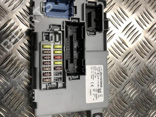 Used Fuse box LANCIA YPSILON (312_) 1.2 (312.PXA1A, 312.YXA1A) (69 hp) 21679740