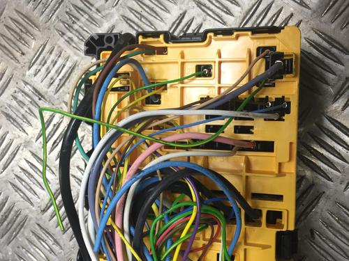 Fuse box PEUGEOT 2008 I (CU_) 1.6 BlueHDi 100 | BP23045067E1