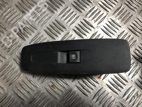 Used Right front window switch Right front window switch RENAULT MEGANE IV Hatchback (B9A/M/N_) 1.2 TCe 130 (B9MR) (130 hp) 33737153 33737153