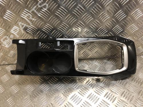 Used Cup/Object holder Cup/Object holder PEUGEOT 2008 II (UD_, US_, UY_, UJ_, UR_, UC_) 1.5 BlueHDI 100 (102 hp) 23567745 23567745