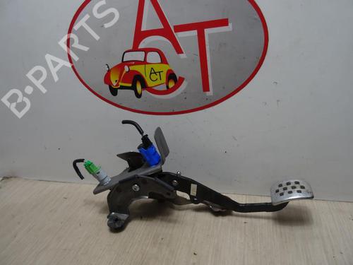 Used Clutch pedal RENAULT CAPTUR I (J5_, H5_) 0.9 TCe 90 (90 hp) 12971790