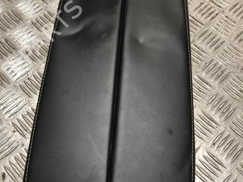 Apoyobrazos central PEUGEOT 5008 II (MC_, MJ_, MR_, M4_) 2.0 BlueHDi 150 (MJAHXW, MJAHXH, MJAHXN, MJAHXV, MJAHXG) (150 hp) 31199275