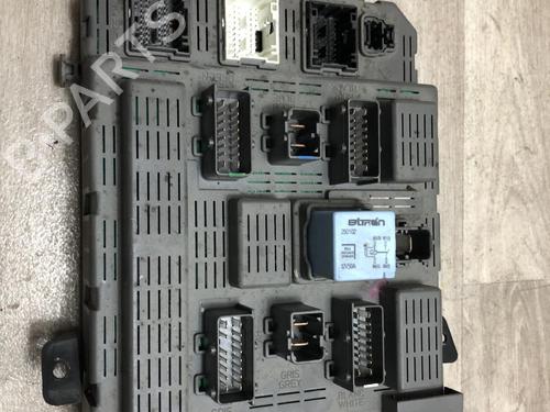 Used Fuse box PEUGEOT 607 (9D, 9U) 2.2 HDi (133 hp) 13509022