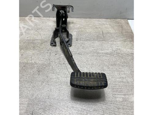Used Break pedal MITSUBISHI PAJERO III (V7_W, V6_W) 3.2 Di-D (V68W) (160 hp) 13263227
