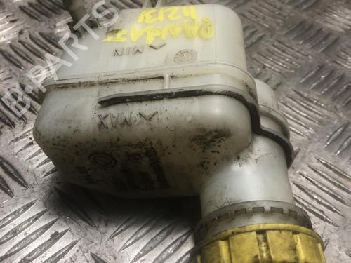 Used Brake fluid reservoir FIAT PANDA (169_) 1.2 (169AXF2A, 169AXF1A) (69 hp) 31021712