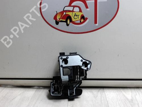 Używane Lampa oświetlenia tablicy rejestracyjnej PEUGEOT 206 Hatchback (2A/C) 1.4 i (75 hp) 13290383