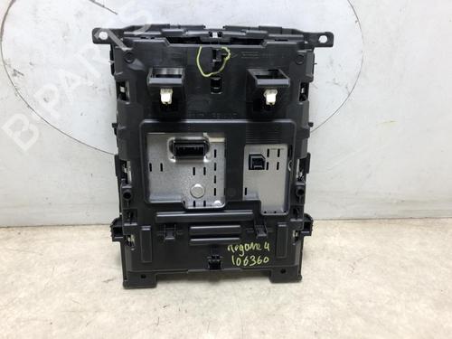 display-monitor-renault-megane-iv-hatchback-b9amn_-15-dci-110-b9a3-2015-20620476 main image