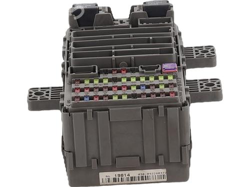 Used Fuse box Fuse box 37222242 37222242