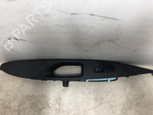 Used Right front window switch SEAT LEON ST (5F8) 1.2 TSI (110 hp) 23035511