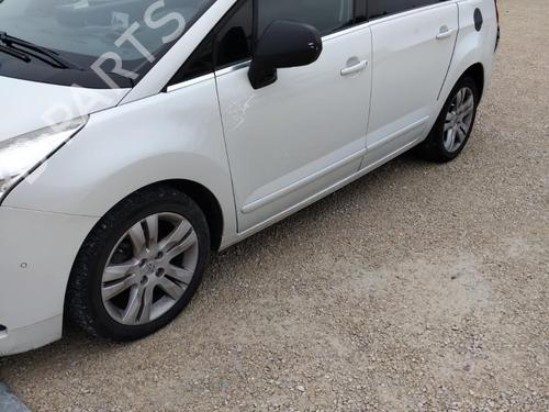 Left front fog light PEUGEOT 5008 (0U_, 0E_) 1.6 HDi | BP31153685C30