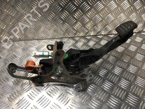 Used Clutch pedal TOYOTA YARIS (_P9_) 1.4 D-4D (NLP90_, NLP90R) (90 hp) 23036861