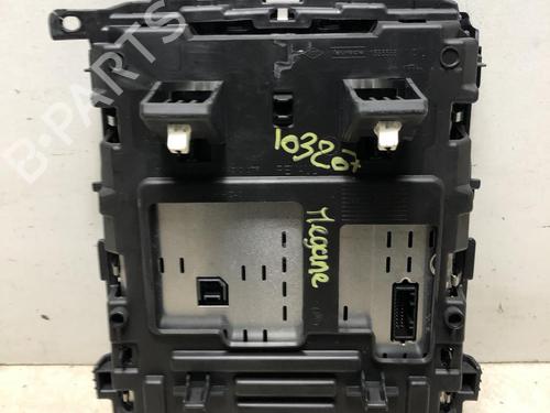 display-monitor-renault-megane-iv-hatchback-b9amn_-2015-23186599 main image