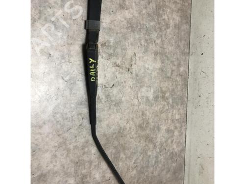 Used Front windshield wiper arm IVECO DAILY III Van 35 C 12 V, 35 S 12 V (AGKA43A2, AGKB43A2, AGKB46A2,... (116 hp) 23128384