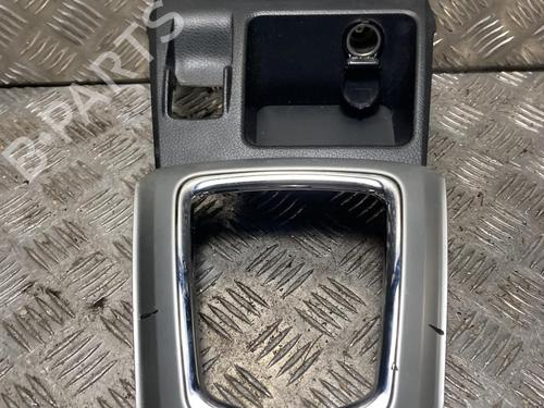 Console centrale NISSAN QASHQAI II (J11, J11_) 1.2 DIG-T (115 hp) 31022240