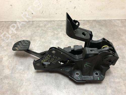 Used Break pedal RENAULT CLIO V (B7_) 1.0 TCe 90 (B7MT) (91 hp) 23128613