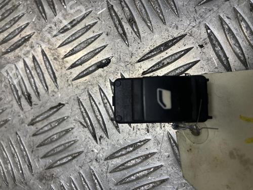 Comutador vidro frente direito Comutador vidro frente direito PEUGEOT 3008 I MPV (0U_) 1.6 THP (156 hp) 34224643 34224643