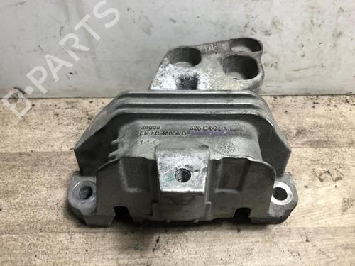 Used Engine mount MERCEDES-BENZ CLA Coupe (C117) CLA 220 CDI / d (117.303) (170 hp) 25748137