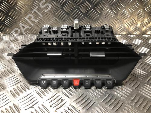 Used Warning switch PEUGEOT 208 II (UB_, UP_, UW_, UJ_) 1.2 PureTech 75 (75 hp) 31245681