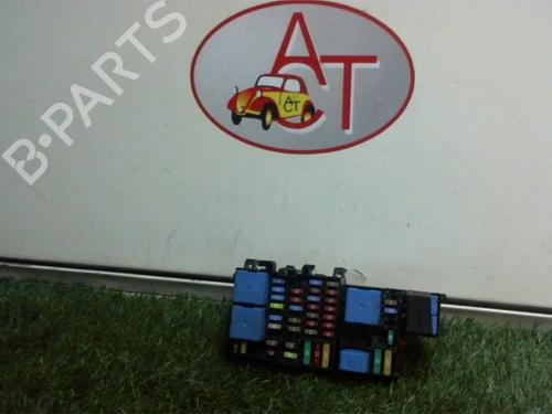 Boîte à Fusibles RENAULT 4 Box Body/MPV (R21_, R23_) 1.1 (2370, 210B) (34 hp) 26649887