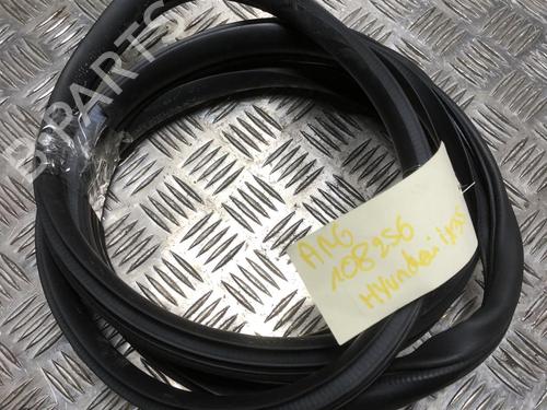 Used Rubber door seal HYUNDAI ix35 (LM, EL, ELH) 1.7 CRDi (116 hp) 31196967
