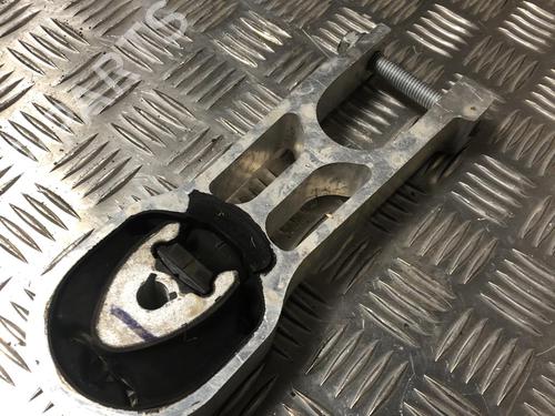 Used Engine mount CITROËN C4 III (BA_, BB_, BC_) ë-C4 (BCZKXC, BZCKSC) (136 hp) 31246355